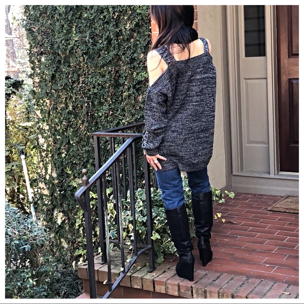 ✨LAST ONE ✨Loose fit cold shoulder pepper sweater - Picture 4 of 7
